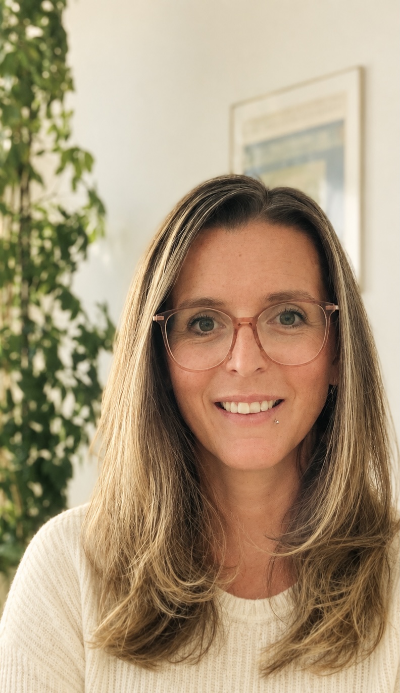Porträt Foto von Mag. a Sandra Deufl